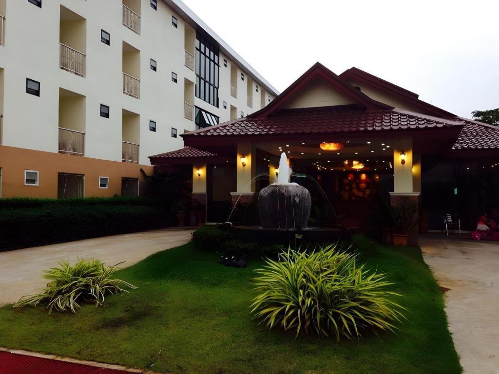 Sirimathani Hotel Loei Esterno foto